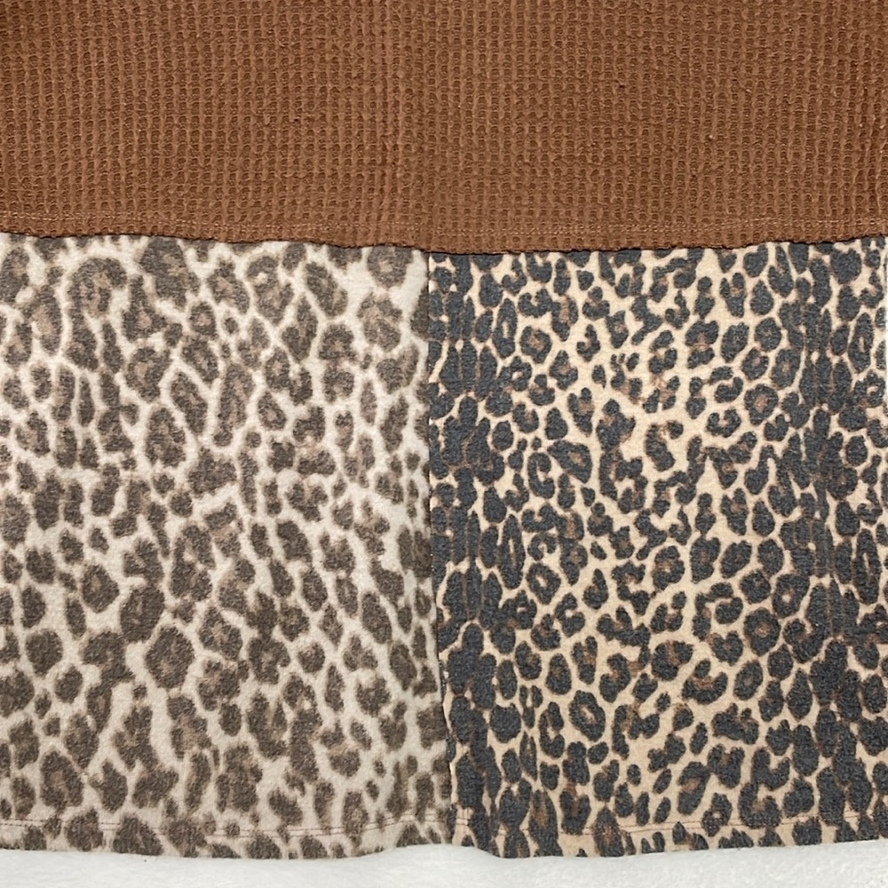 Above And Beyond Animal Print Sweater Sz Medium - Picture 3 of 7